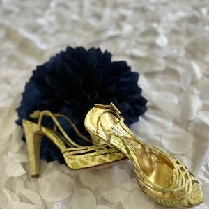 Brand New  Francesco Saccc Sz 7 satin and milestones shoes